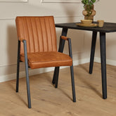 Eetkamerstoel Tivoli met armleuning | Cognac - WeAreTables